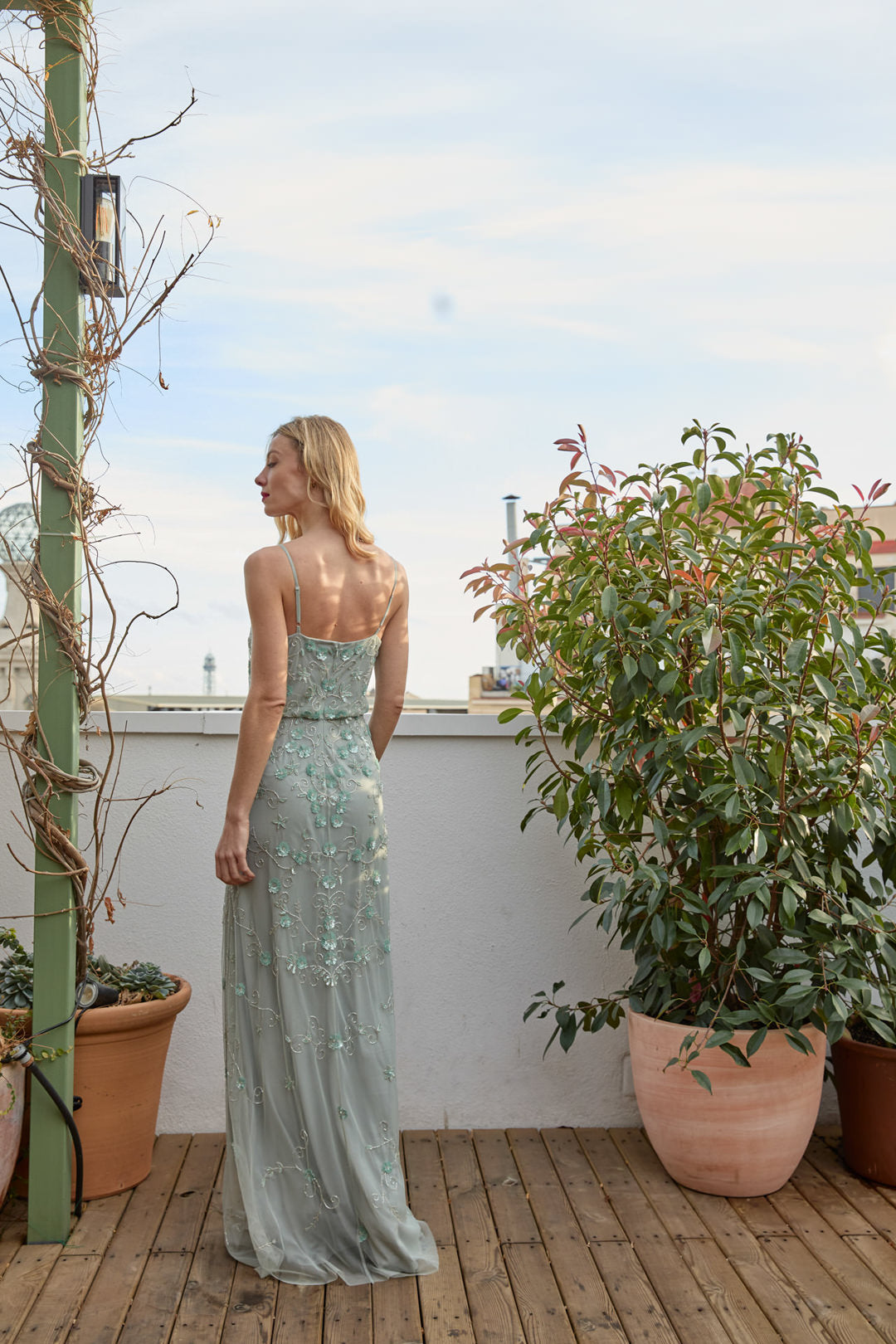 Ceylan Bcn lang kjole til kvinder – med blomster og rhinsten