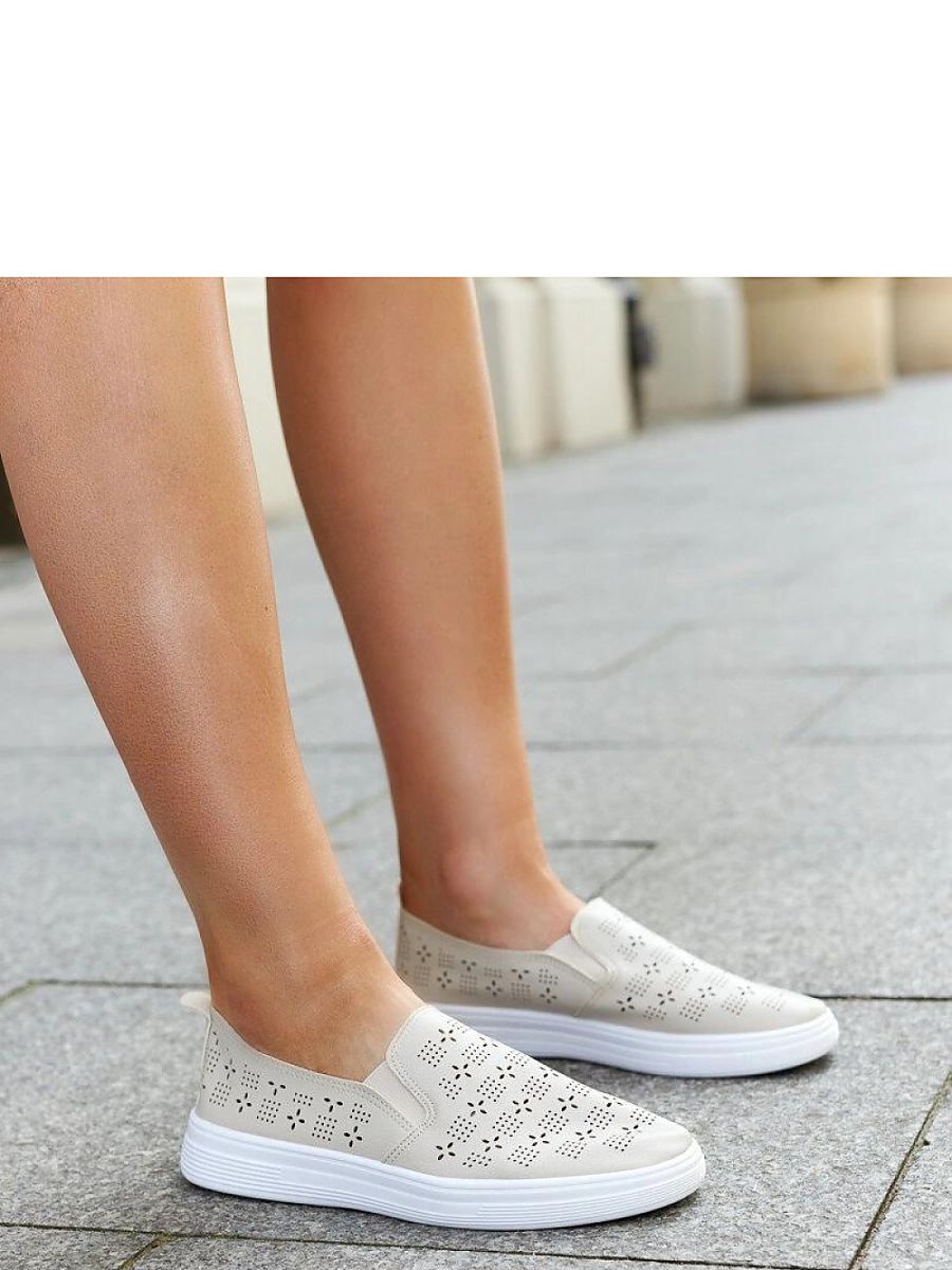 Solea slip-on sneakers til kvinder – perforeret design
