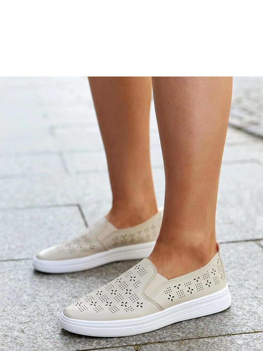 Solea slip-on sneakers til kvinder – perforeret design