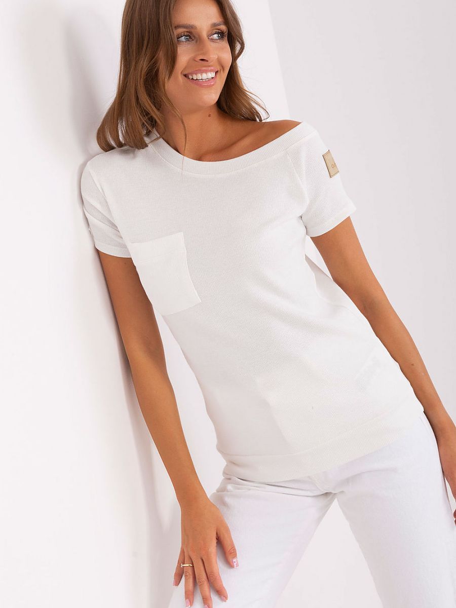 Och Bella bluse til kvinder – ribbet stof med asymmetrisk hals
