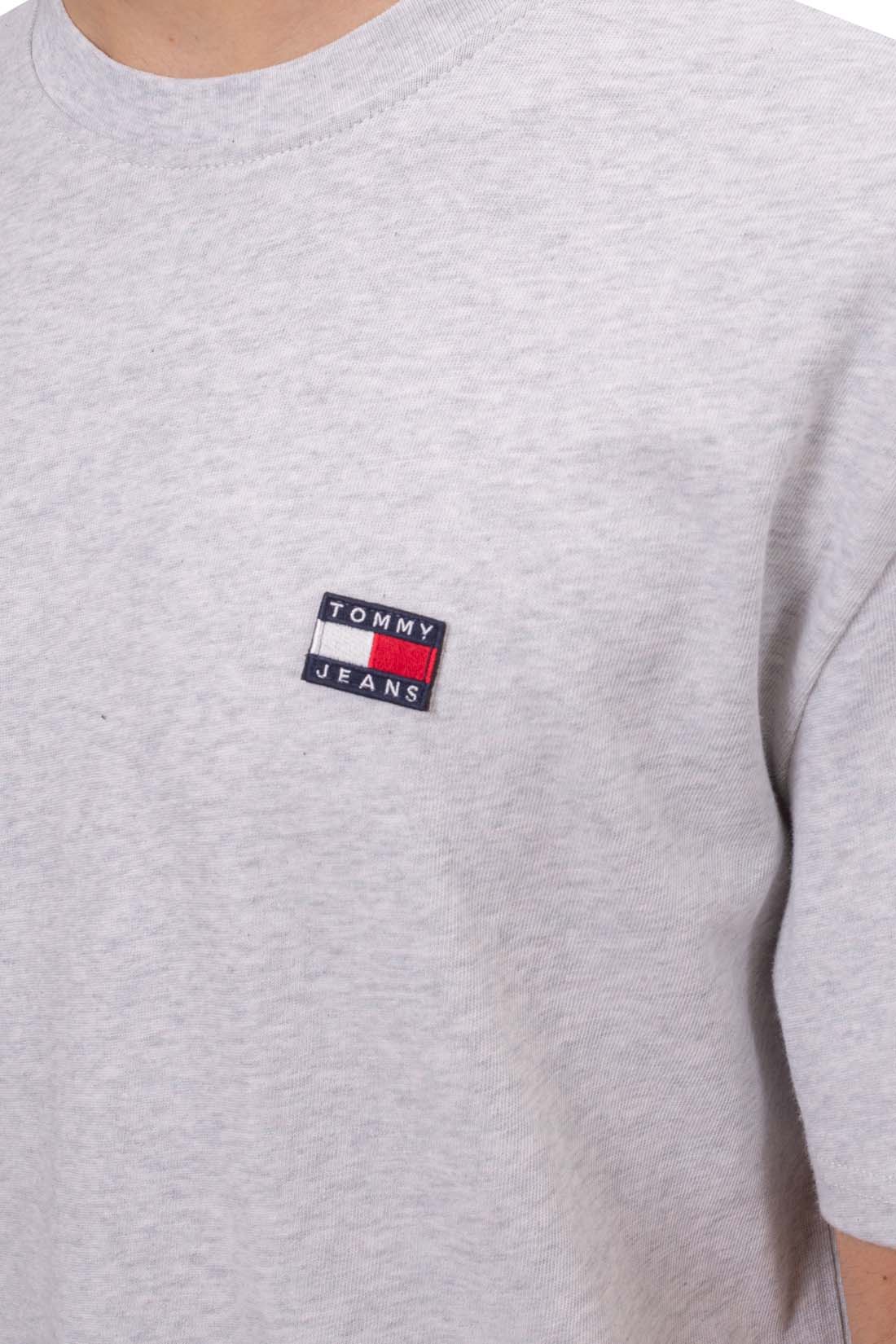 TOMMY JEANS - Men's relaxed T-shirt with logo patch-12