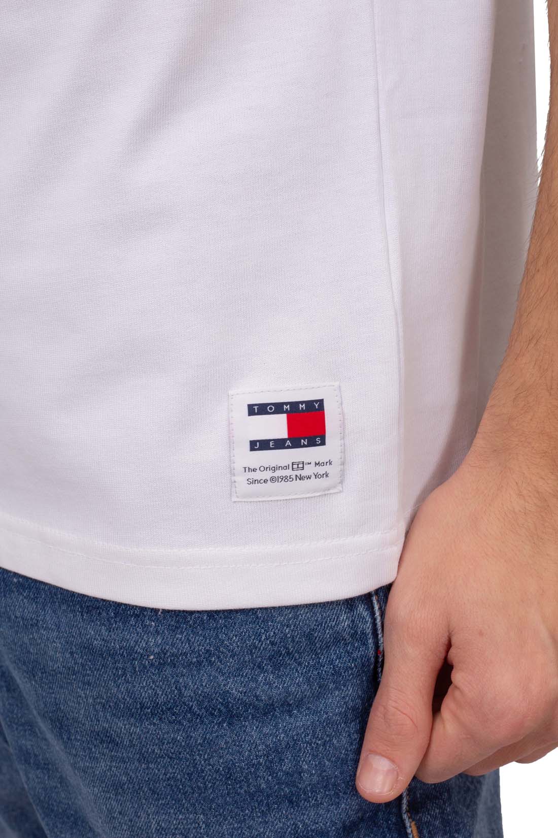 TOMMY JEANS - Men's regular T-shirt with small embroidery  - Size L-12