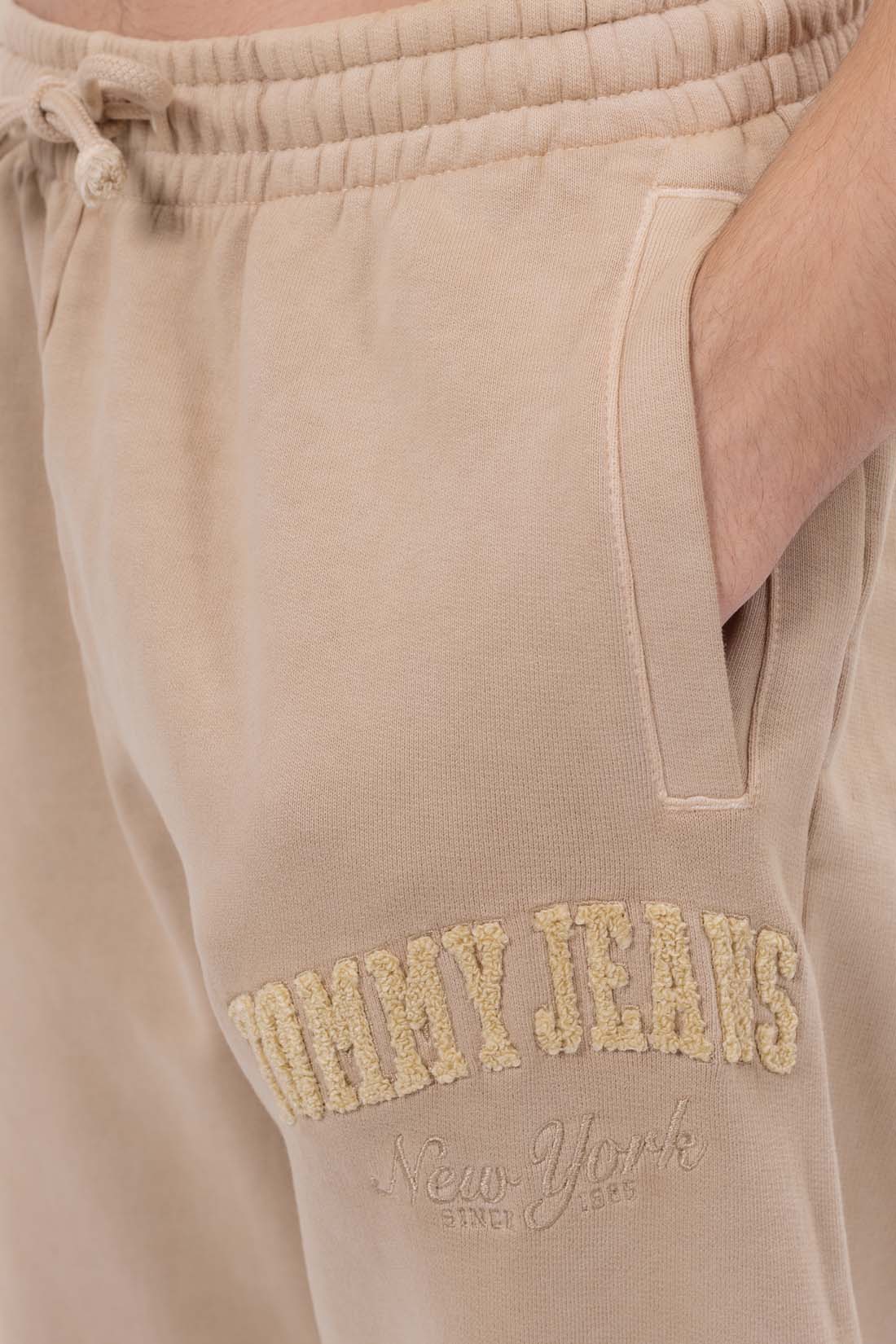 TOMMY JEANS - Men's relaxed Varsity sporty trousers-0