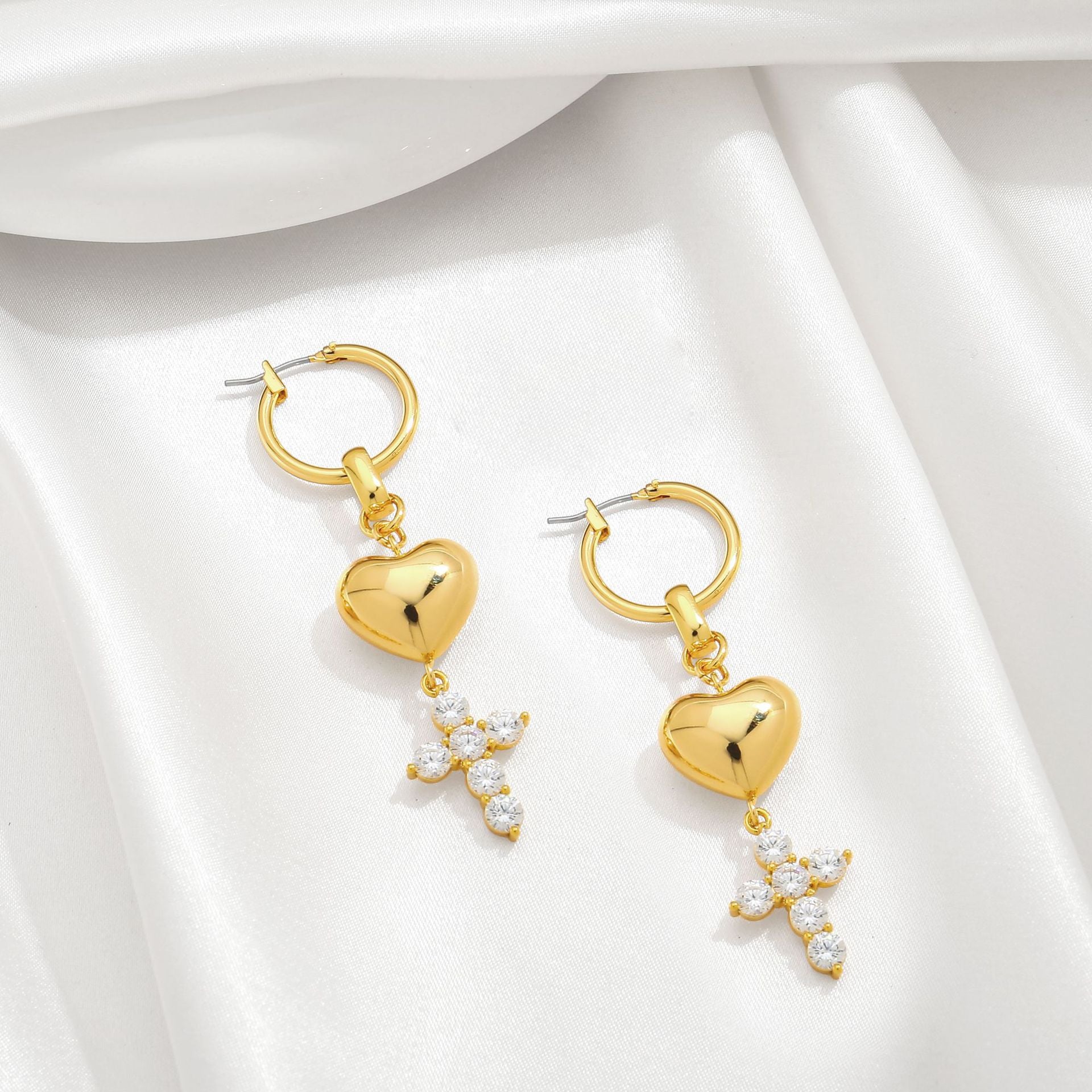 Fashionable heart-shaped ear buckle French retro sweet heart-shaped cross earrings, niche zircon light luxury high-end earrings-1
