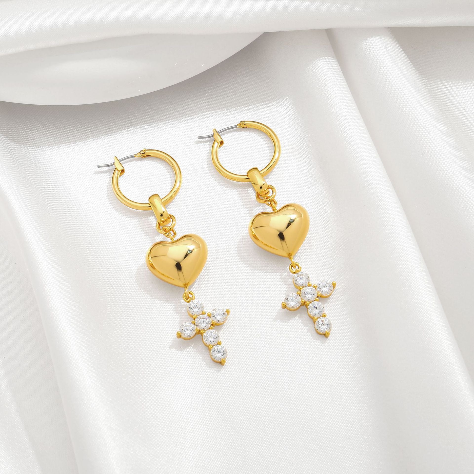 Fashionable heart-shaped ear buckle French retro sweet heart-shaped cross earrings, niche zircon light luxury high-end earrings-2