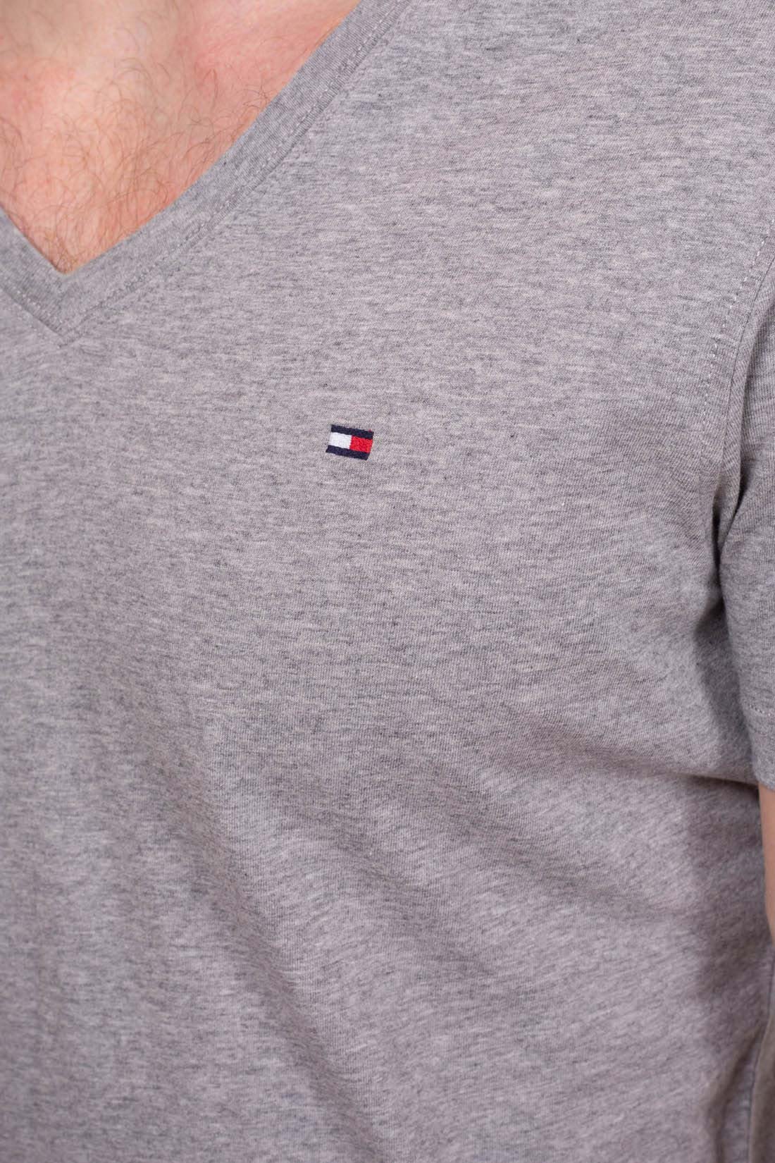 TOMMY HILFIGER - Men's basic V-neck T-shirt - Size L-17
