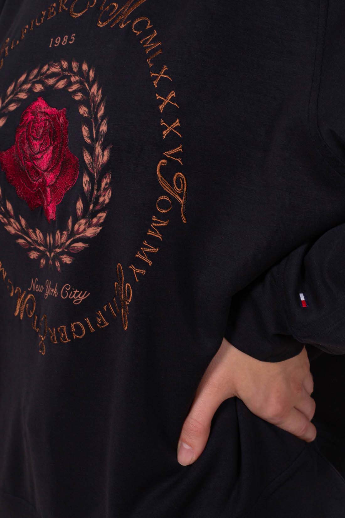 TOMMY HILFIGER - Women's relaxed sweatshirt with embroidered rose  - Size-4