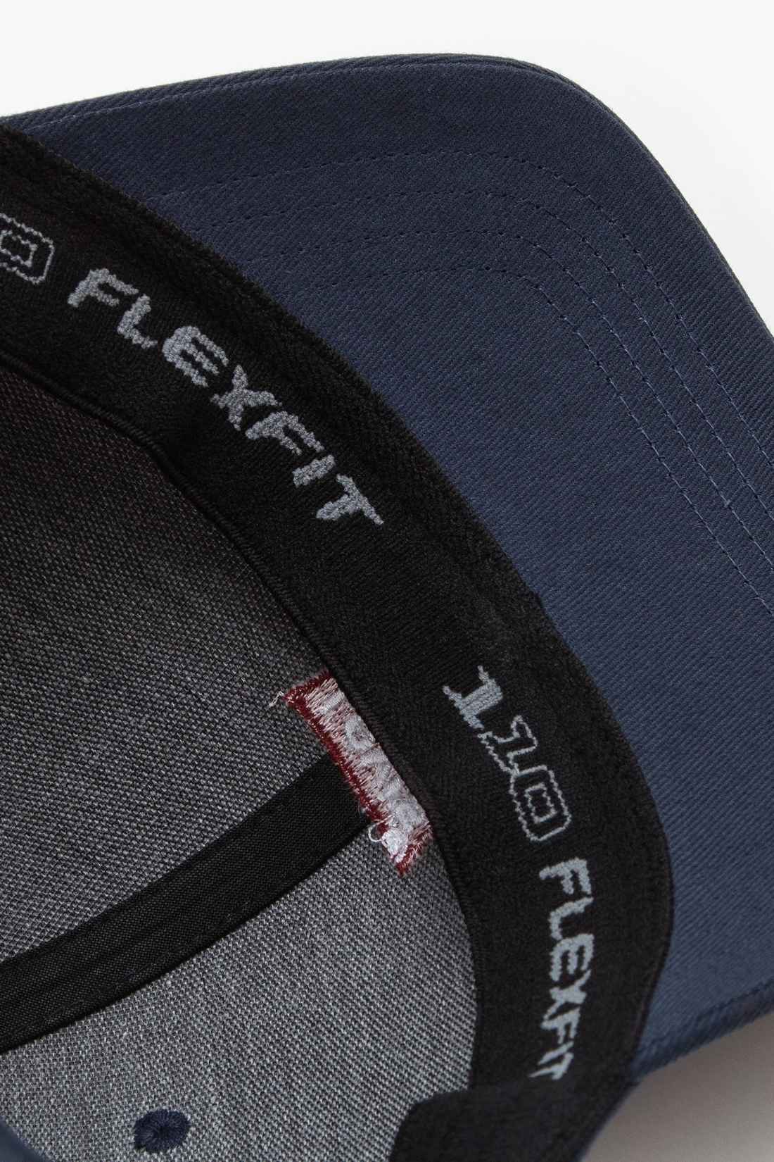 LEVI'S - Men's Housemark Flexfit® cap  - Size OS-4