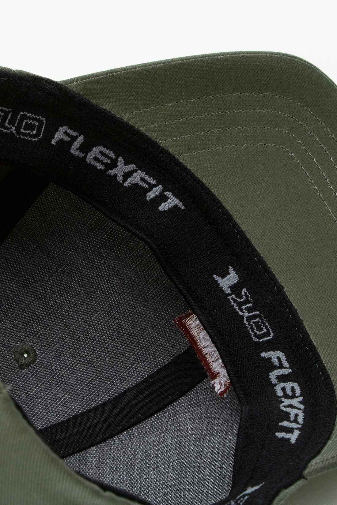 LEVI'S - Men's Housemark Flexfit® cap  - Size OS-7